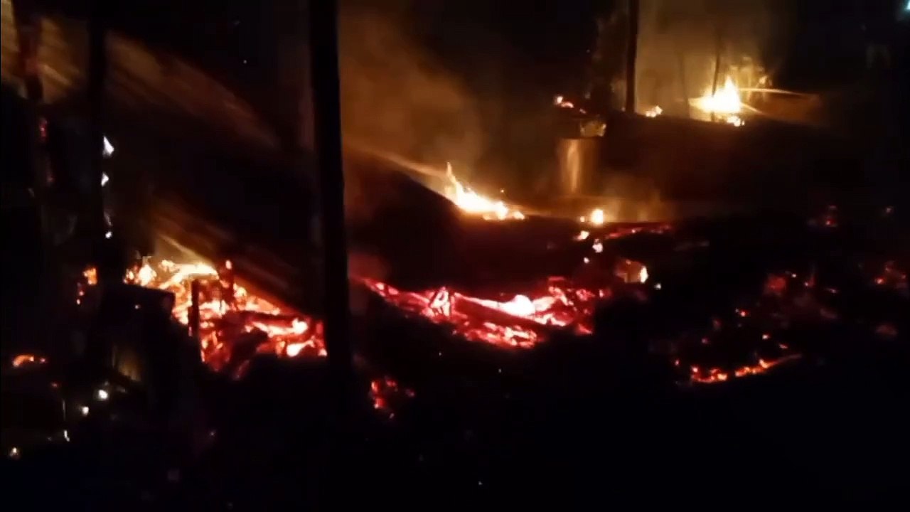 মদ খাওয়া নিয়ে স্ত্রীর সঙ্গে বচসা, ফাঁসিদেওয়ায় রাগে মদ্যপ অবস্থায় বাড়িতে আগুন পাগিয়ে পলাতক গুনধর স্বামী, কোনক্রমে পালিয়ে প্রাণে বাঁচলেন স্ত্রী ও ছেলে