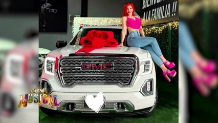 Melissa presume su regalo de navidad del año