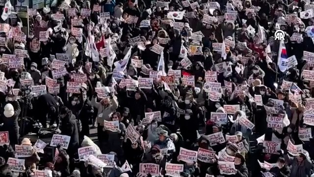 Güney Kore'de Yoel'e destek gösterileri sürüyor