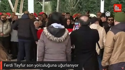 Ferdi Tayfur'un cenazesinde fotoğraf çekme yarışı