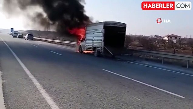 Büyükbaş Hayvan Yüklü Kamyonet Alev Alev Yandı