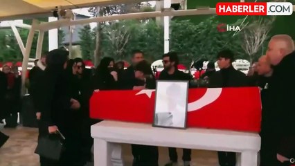 Ferdi Tayfur'un tabutunun başında küfürlü kavga