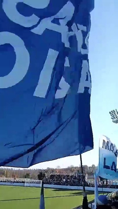 Lazio | I tifosi riempiono Formello: cori e bandiere