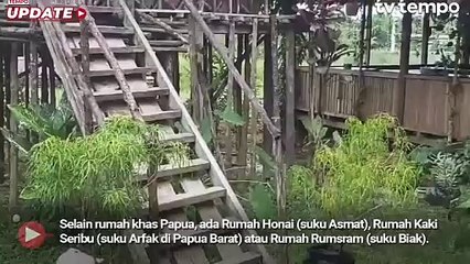 Wisata ke Rumah Etnik Papua, Berpose Ala Papua