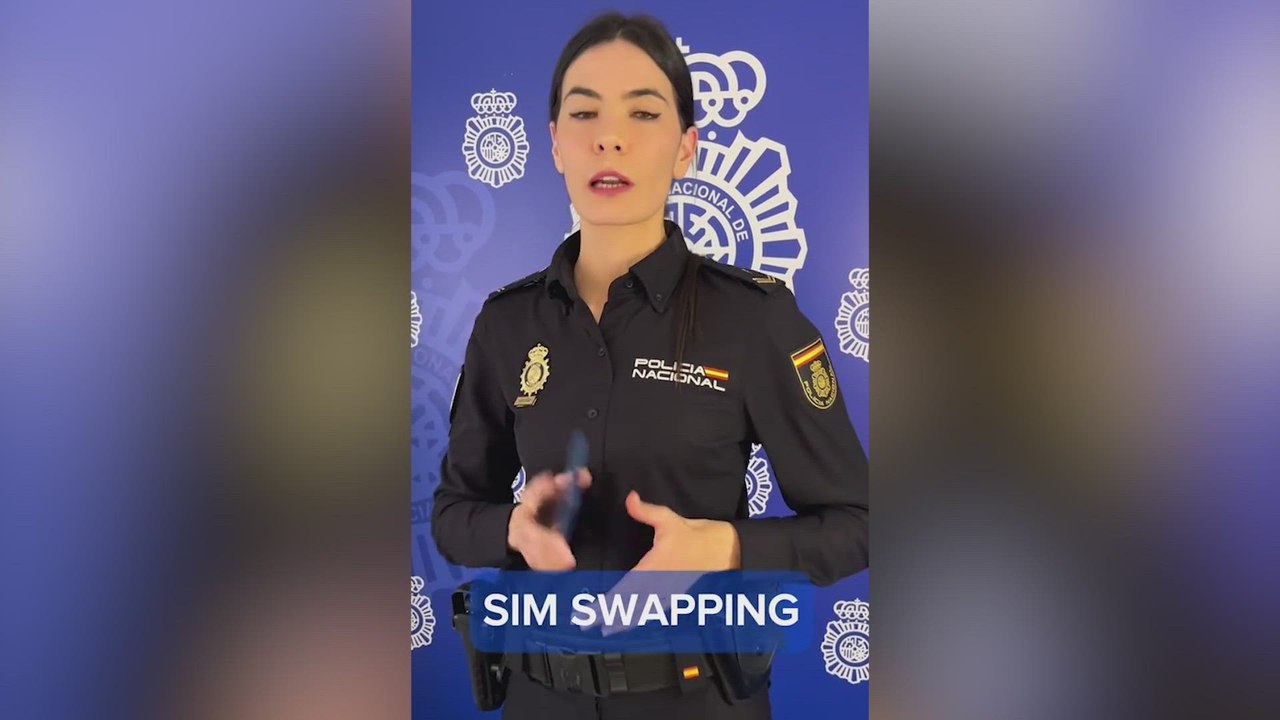 Aviso de la Policía si haces esto con tu móvil: “Pueden dejar tu cuenta a cero”