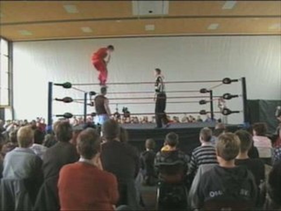 Chris Amazing vs. T-Ace