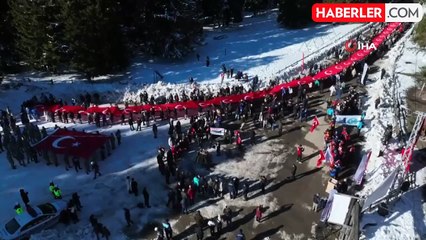 Sarıkamış şehitleri için Kulakkaya Yaylası'nda Türk bayrağı ile yürüdüler