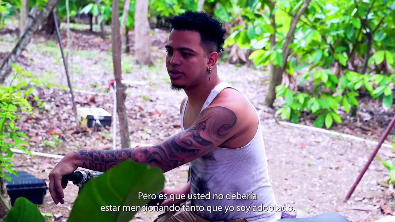 ESTE MUCHACHO ERA ADOPTADO Y MIRA COMO LO TRATA...