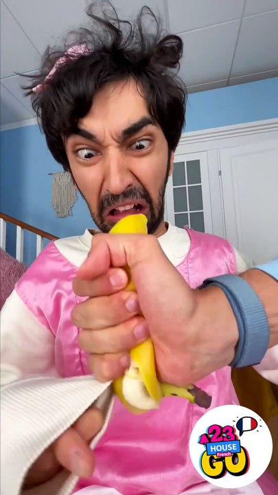 Elle a écrasé une banane en quelques secondes 🤭