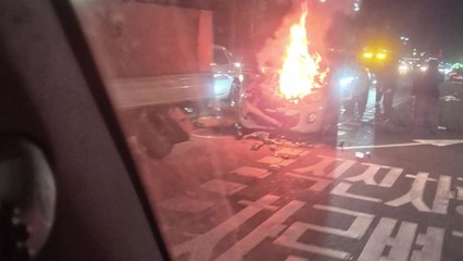 인천 신현동에서 교통사고 후 차량 화재...다친 사람 없어 / YTN