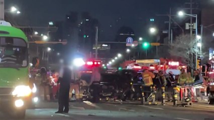 서울 봉천역 앞에서 음주 의심 교통사고...4명 중경상 / YTN