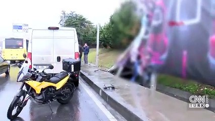 Bahçelievler’de, İETT otobüsü aydınlatma direğine çarptı | Video Haber