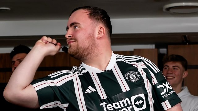 Luke Littler, « la bombe atomique » des fléchettes, sacré champion du monde à 17 ans