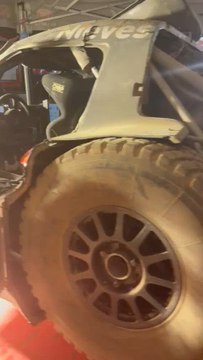 Así quedó el coche de Laia Sanz tras dar vueltas de camapa en la Etapa 1