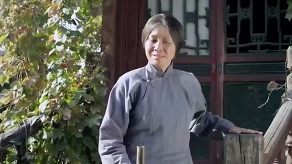 The Old Woman Reveals She Is a Kung Fu Expert with an Embroidery Needle