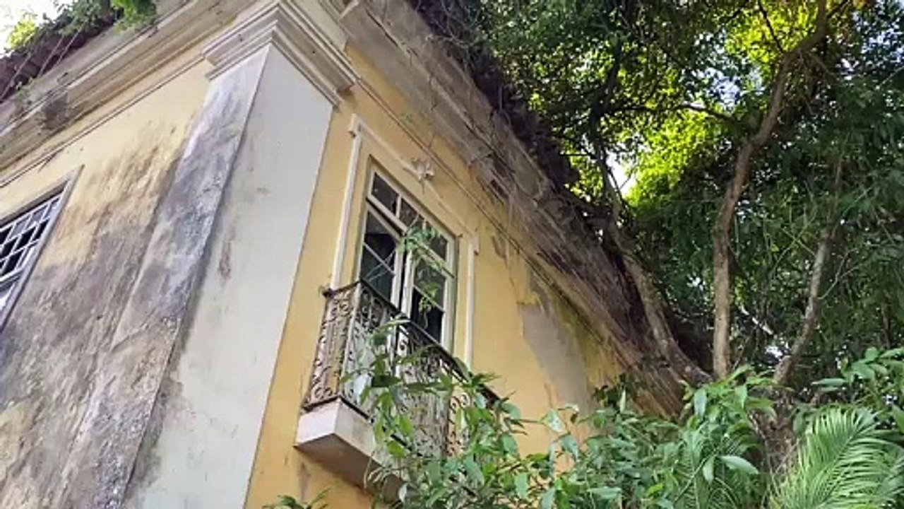 Moradores realizam protesto pela revitalização do Solar Boa Vista, antigo casarão do poeta Castro Alves