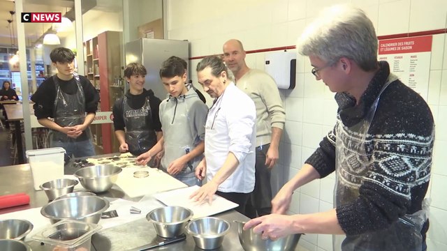 Épiphanie : Les familles apprennent à faire leur galette des rois