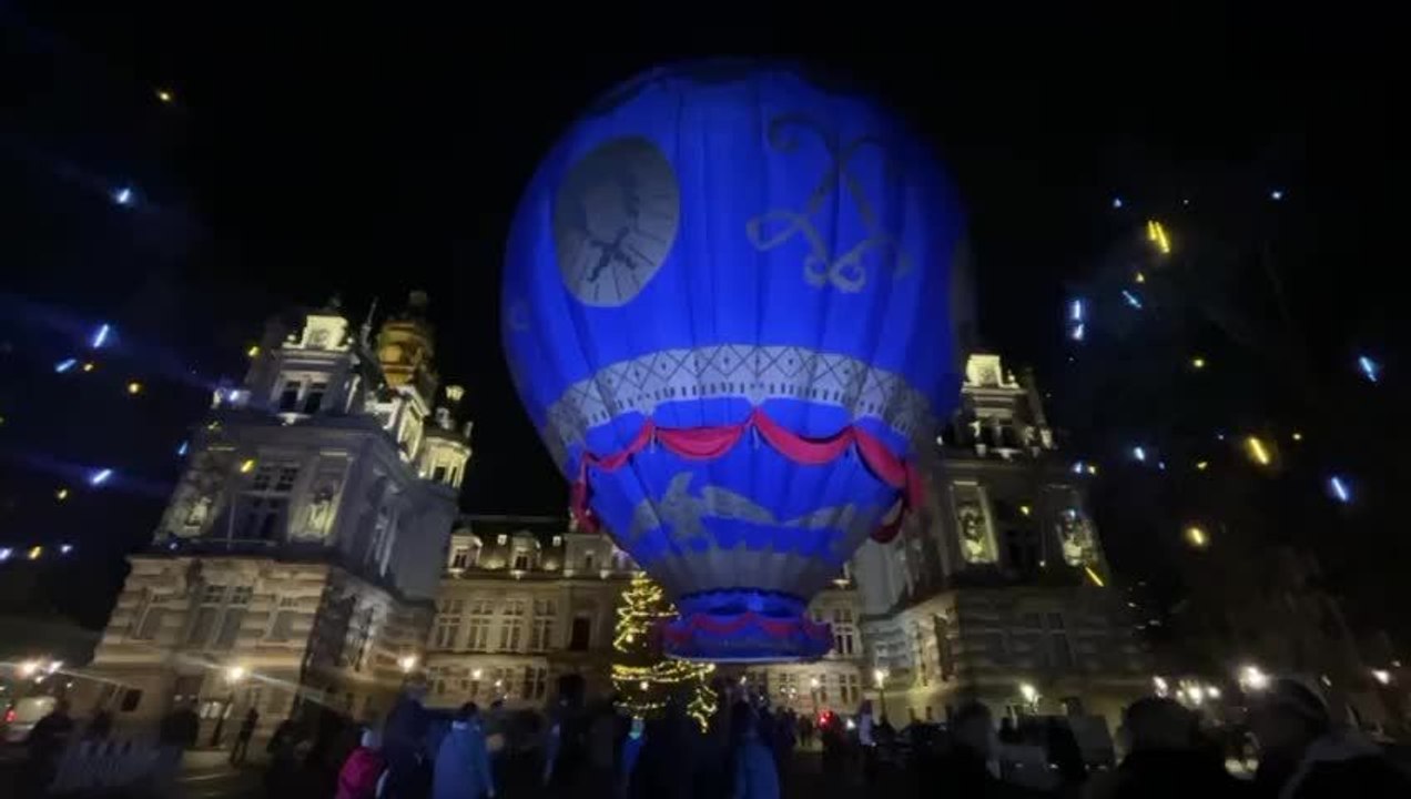 Une étonnante montgolfière devant l'hôtel de ville de Saint-Gilles