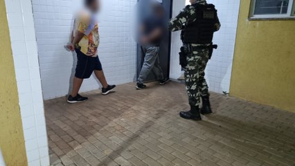 Denúncia leva à prisão de suspeitos de tráfico de drogas no Bairro Brasília