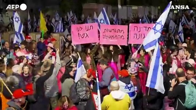 Israele, nuove proteste contro il governo e la guerra: migliaia in piazza