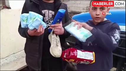 Köpekler Poşetteki Ekmeği Yedi, Kalanları Başka Aileye Taşıdı