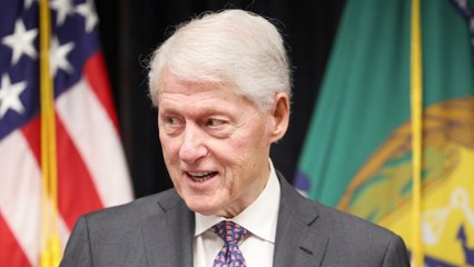 GALA VIDEO - Bill Clinton : après une inquiétante hospitalisation, cette apparition qui fait plaisir à voir