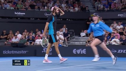 Brisbane - Lehecka titré après l'abandon d'Opelka en finale