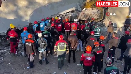 Uşak'ta Yıkımda Göçük: Operatör İçin Kurtarma Çalışmaları Sürüyor