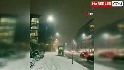 İngiltere'de Yoğun Kar Yağışı Uçuşları Askıya Aldı