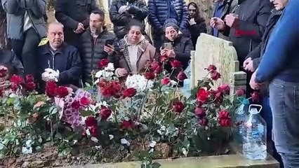 Ferdi Tayfur'un mezarına dua için ziyaretçi akını