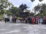 Diputados de AN entregan ofrenda floral a El Libertador Simón Bolívar