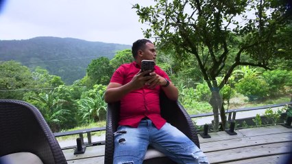 ESTE HOMBRE SE CREIA LA GRAN COSA POR SU DINERO