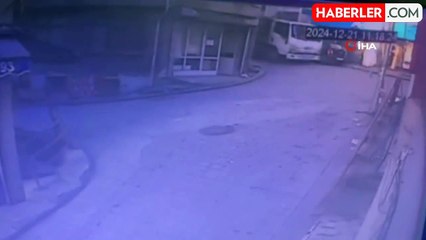 Beyoğlu'nda Freni Tutmayan Kamyonet Markete Çarptı
