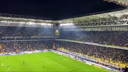 Fenerbahçe tribünlerinde 'yönetim istifa' sloganları!