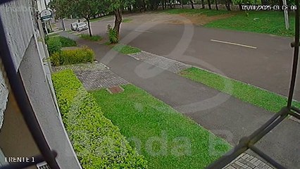 Ciclista é derrubado com chute e perde bicicleta avaliada em R$ 5 mil após assalto, em Curitiba