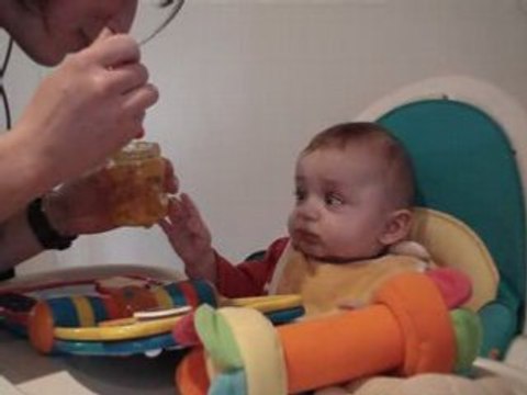 1ère cuillère de carottes !