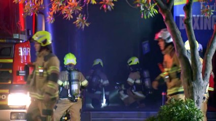 Victorians grapple with extreme heat and fires, before predicted cool change this week