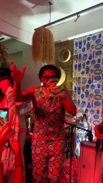 EXCLUSIVO: Regina Casé recebe Xande de Pilares no Samba Feyjão Carioca