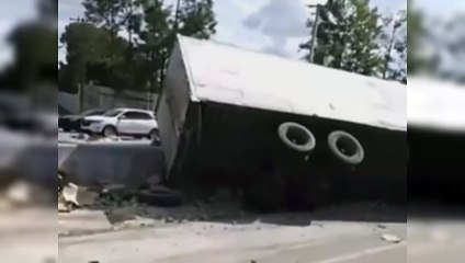 Patana se vuelca en Autopista Duarte a su paso por Pontón, La Vega