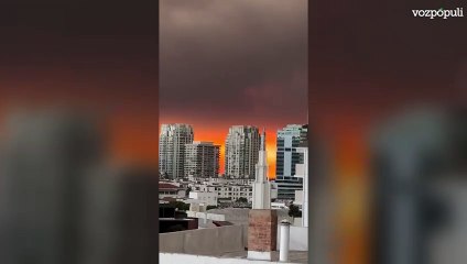 Impresionante imagen del incendio tomada desde Los Angeles