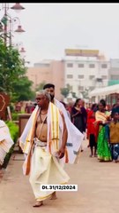वह जो सभी इच्छाएं त्याग देता है। मैं और मेरा की लालसा तथा भावना से मुक्त हो जाता है। उसे शांति प्राप्त होती है।