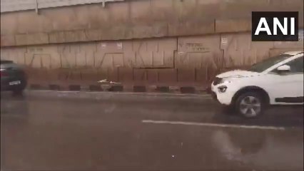 ठंड से कांप रही है दिल्ली,कई इलाकों में हुई बारिश