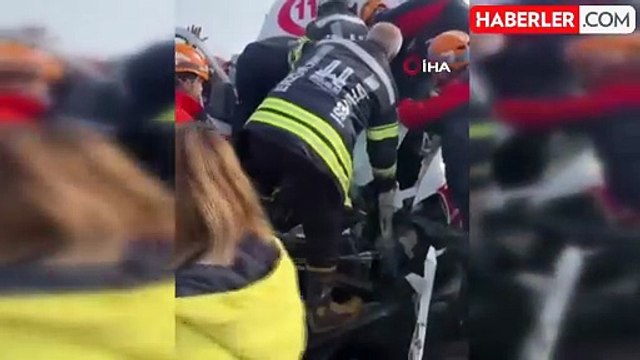 Erzurum'da Ambulans Kazası: Sağlık Çalışanları Sıkıştı