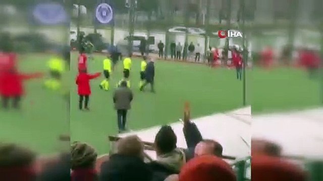 Bursa'da amatör ligde çıkan kavga yeşil sahayı boks ringine çevirdi