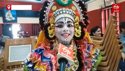 ക്ലാസിക് 'ലുക്ക്' ഉണ്ടെങ്കിലും തനി നാടന്‍, വേദിയിലെ വിഐപി, ചെലവ് ലക്ഷങ്ങള്‍; വേറെ ലെവലാണ് യക്ഷഗാനം