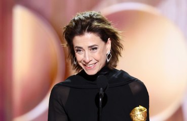 Fernanda Torres vence Globo de Ouro e dedica prêmio a Fernanda Montenegro