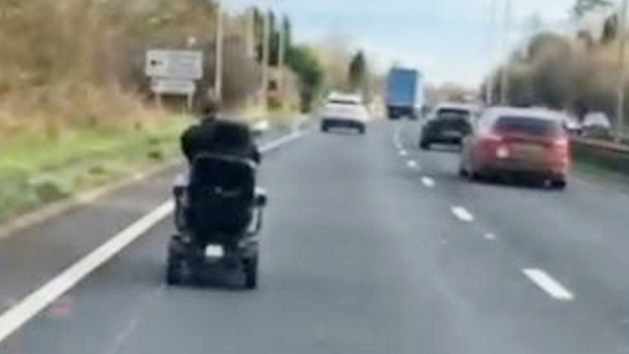 Mobilitätsroller schafft es, der Polizei während der 8 Meilen pro Stunde Verfolgungsjagd auszuweichen