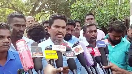 ஊராட்சிகளை பேரூராட்சிகளுடன் இணைப்பதற்கு எதிர்ப்பு தெரிவித்து கிராம மக்கள் சாலை மறியல்