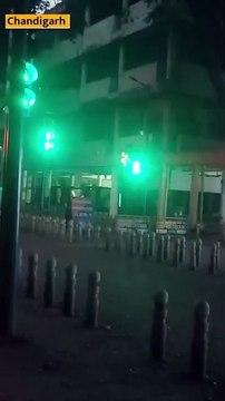 Three-storey building collapsed in Sector-17, Chandigarh, decades-old Mehfil restaurant also collapsed #Chandigarh #Chandigarhnews #HMPV #lockdown