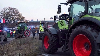 Mécontentement des agriculteurs : des manifestations à Paris et autour de Lyon